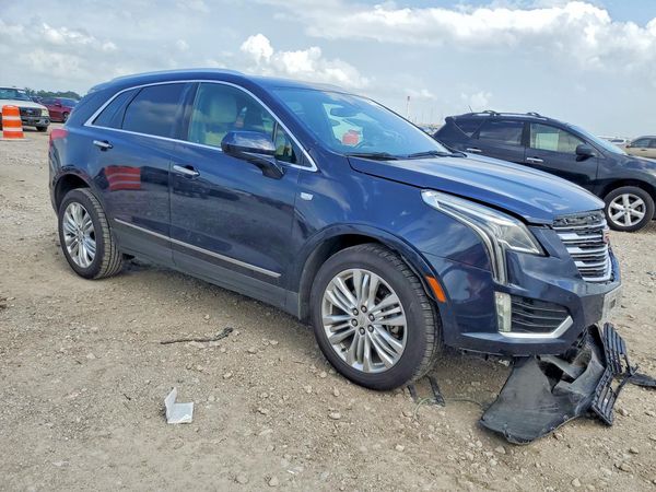 2017 CADILLAC XT5