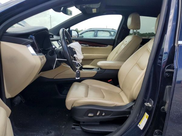 2017 CADILLAC XT5
