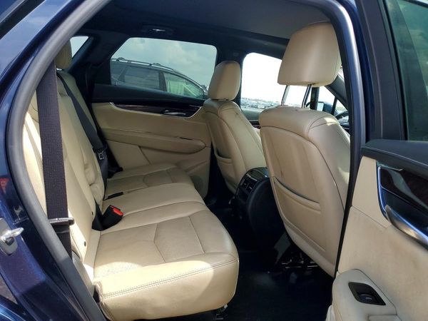 2017 CADILLAC XT5