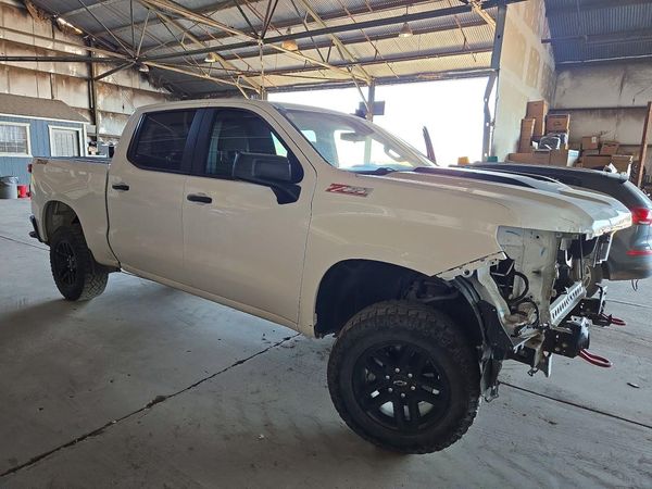 2023 CHEVROLET SILVERADO Trail Boss Custom — Passenger 3/4