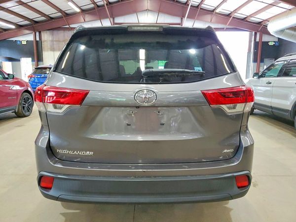 2019 TOYOTA HIGHLANDER LE/LE Plus