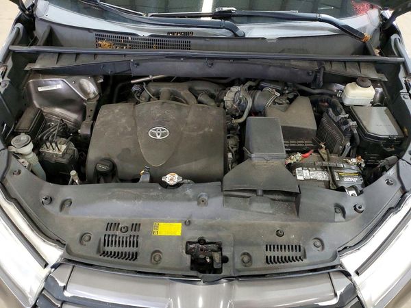 2019 TOYOTA HIGHLANDER LE/LE Plus
