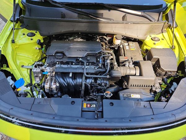 2026 HYUNDAI KONA SE — Engine bay