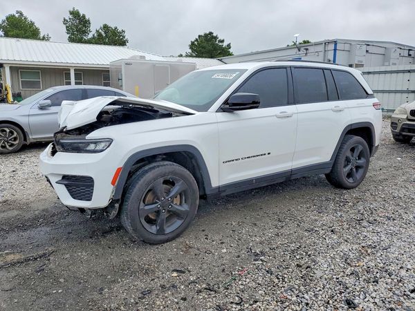 2023 JEEP GRAND CHEROKEE Laredo, Altitude