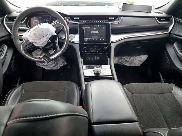 2023 JEEP GRAND CHEROKEE Laredo, Altitude