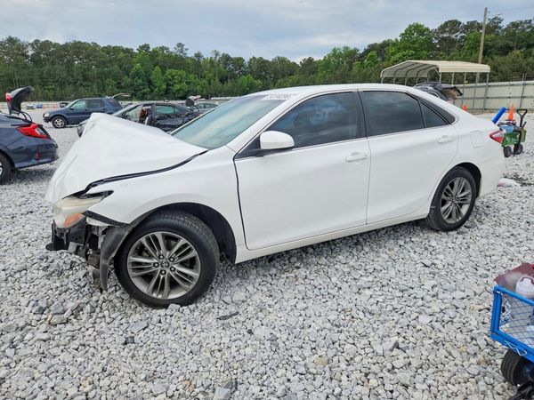 2017 TOYOTA CAMRY LE/SE/XLE/XSE — Front 3/4