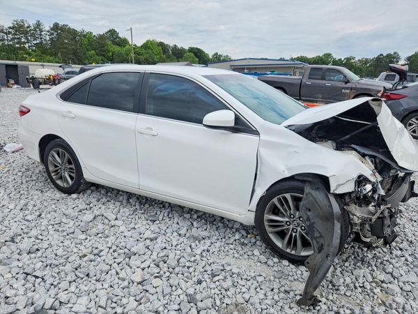 2017 TOYOTA CAMRY LE/SE/XLE/XSE — Passenger 3/4