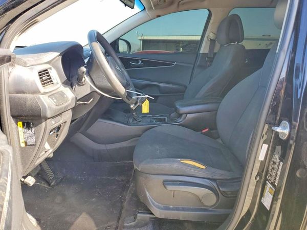 2016 KIA SORENTO L / LX — DENT