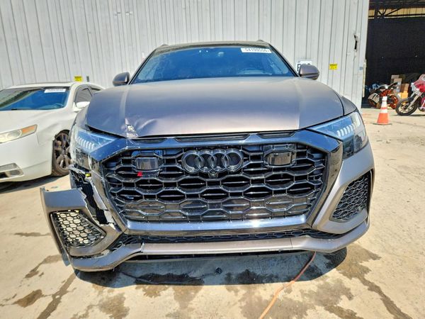 2022 AUDI RS Q8