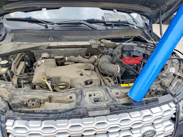 2020 LAND ROVER DISCOVERY SE — Engine bay