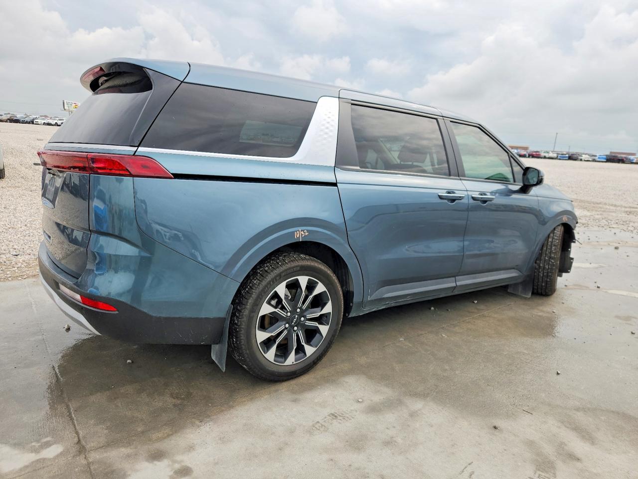 2022 KIA CARNIVAL EX