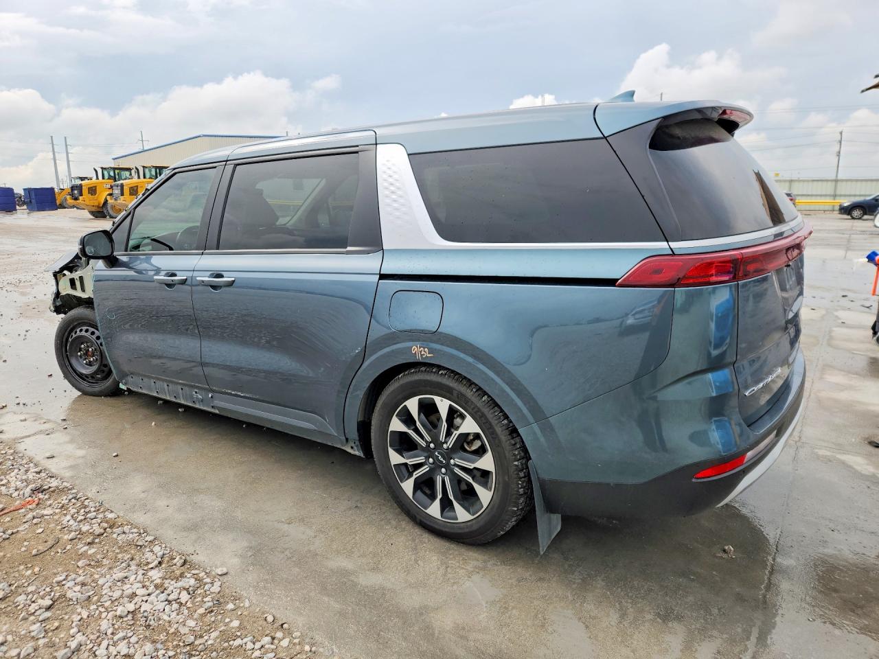 2022 KIA CARNIVAL EX