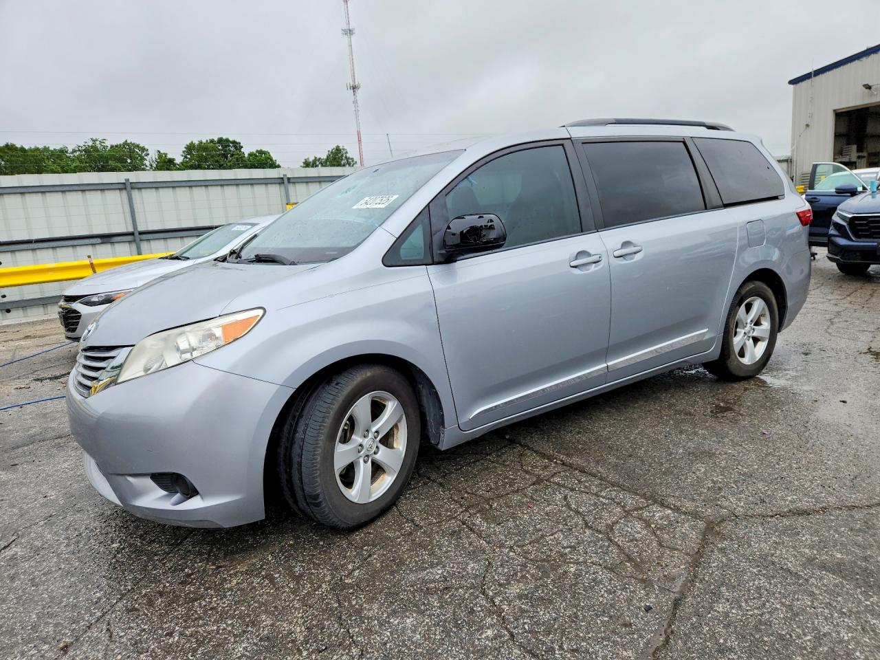 2015 TOYOTA SIENNA
