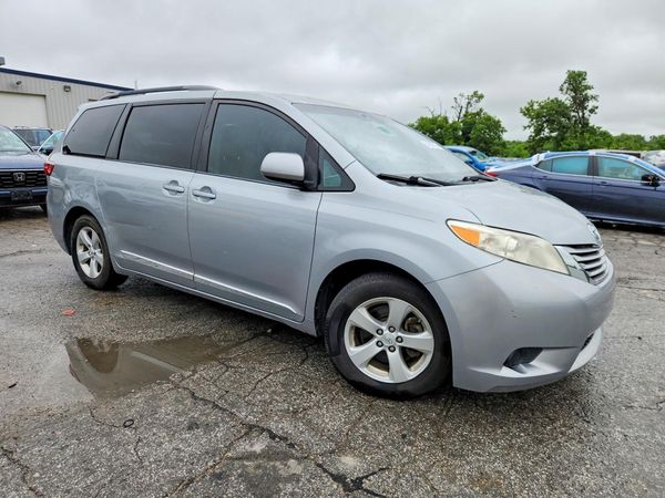 2015 TOYOTA SIENNA