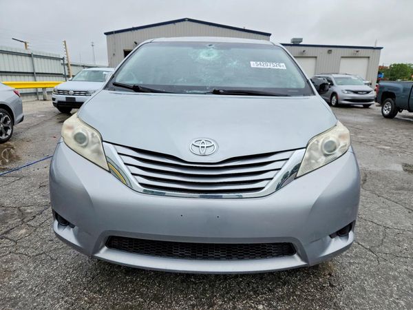2015 TOYOTA SIENNA