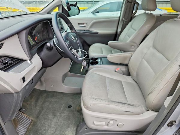 2015 TOYOTA SIENNA