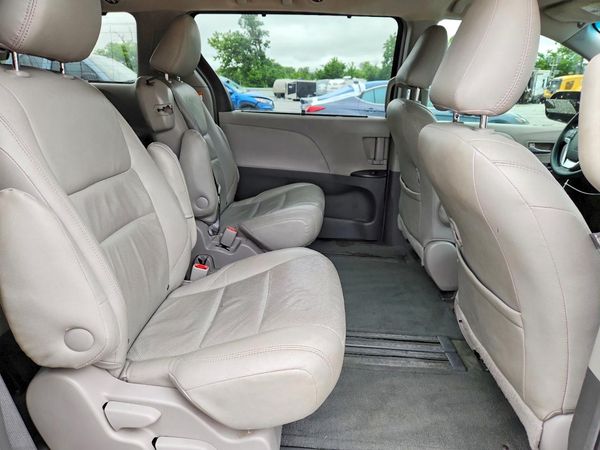 2015 TOYOTA SIENNA