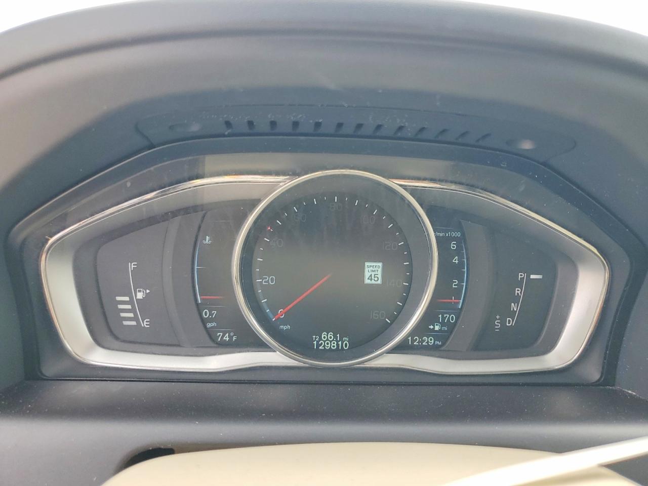 2015 VOLVO XC60 Platinum (non R design)