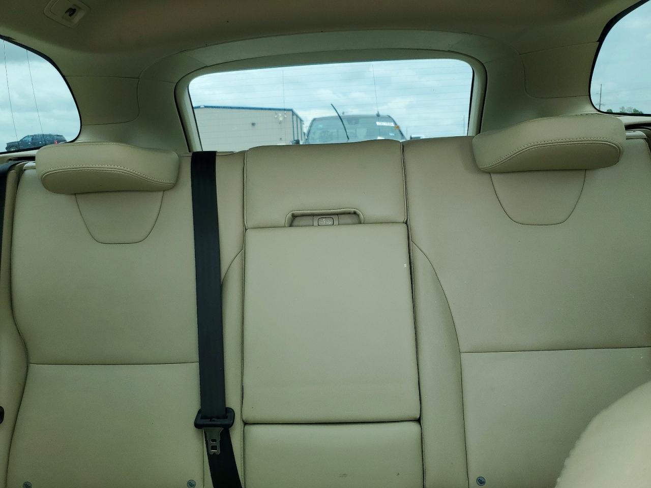 2015 VOLVO XC60 Platinum (non R design)