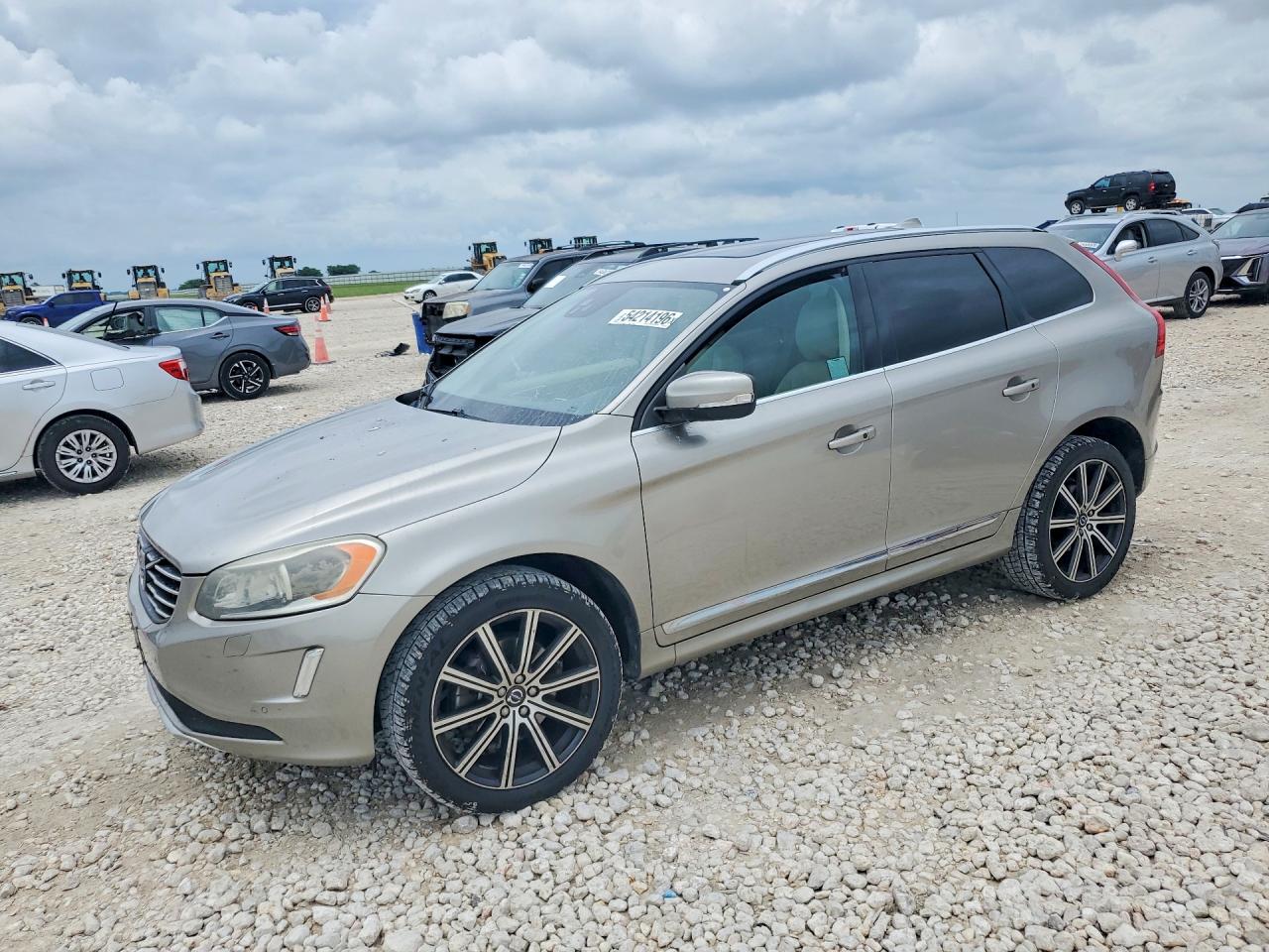 2015 VOLVO XC60 Platinum (non R design)