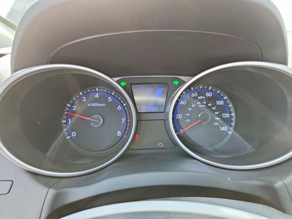 2015 HYUNDAI TUCSON GL (Middle-Low)