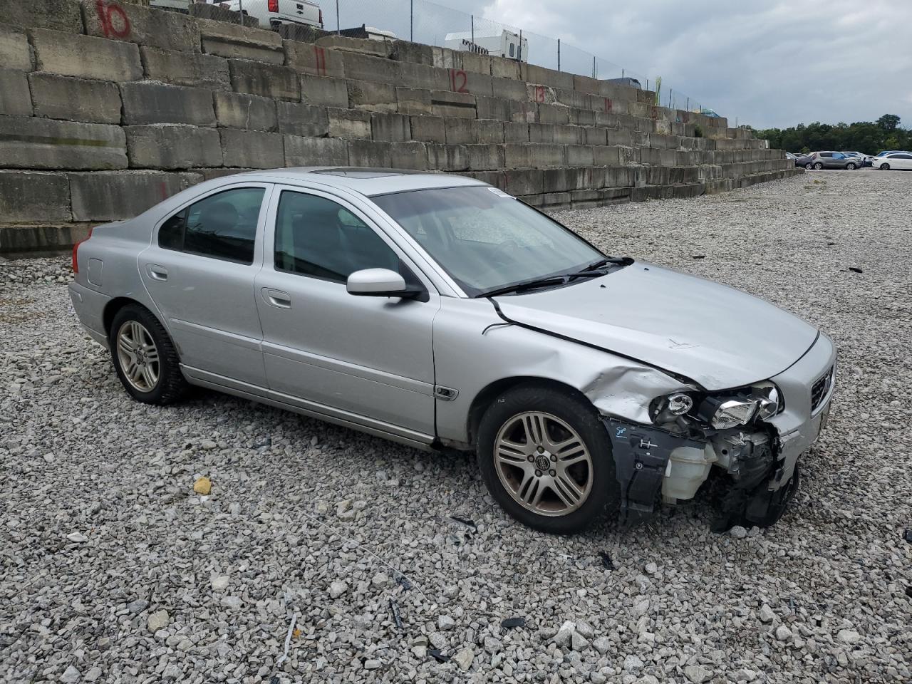 2005 VOLVO S60
