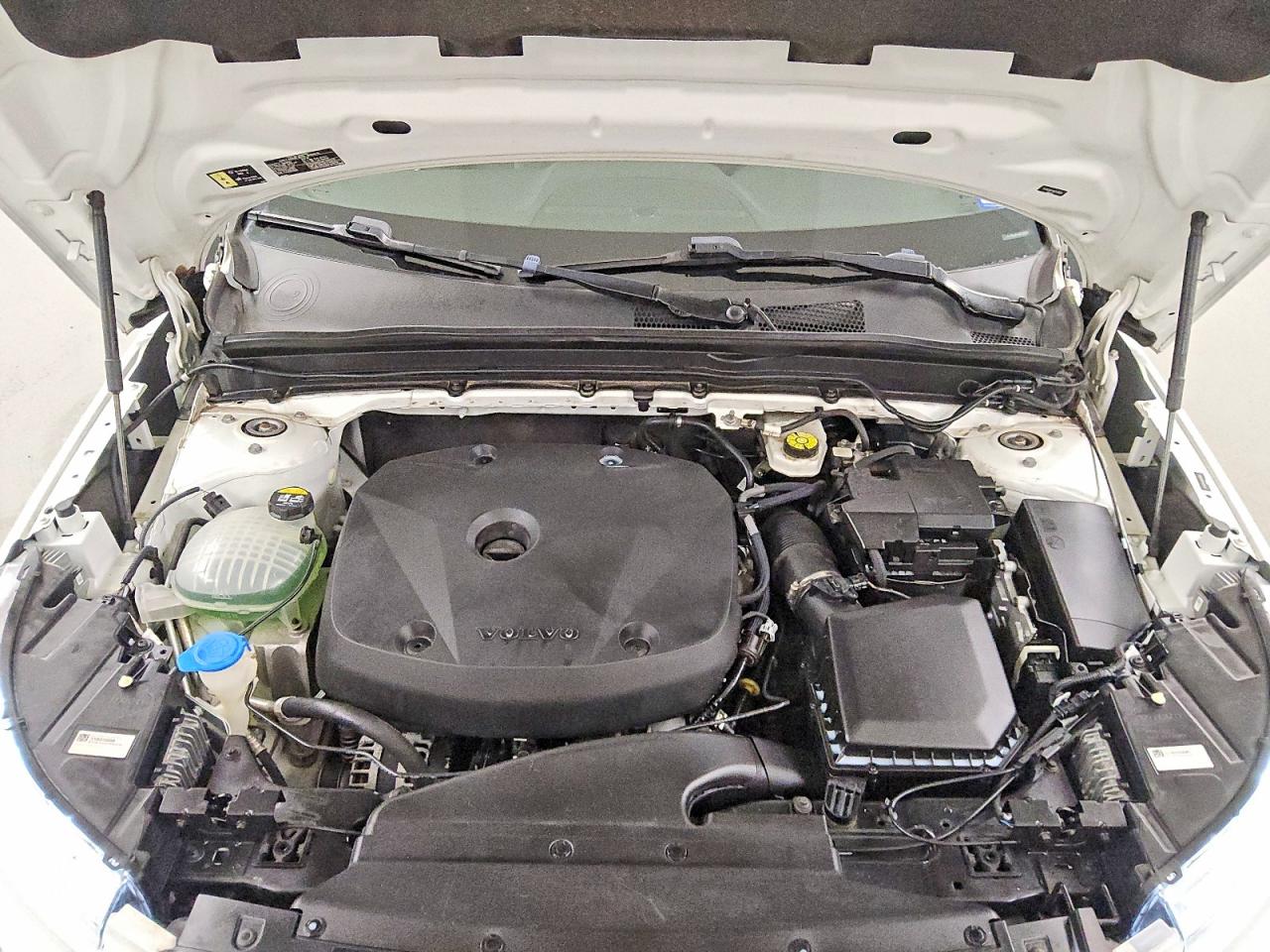 2021 VOLVO XC40 Momentum