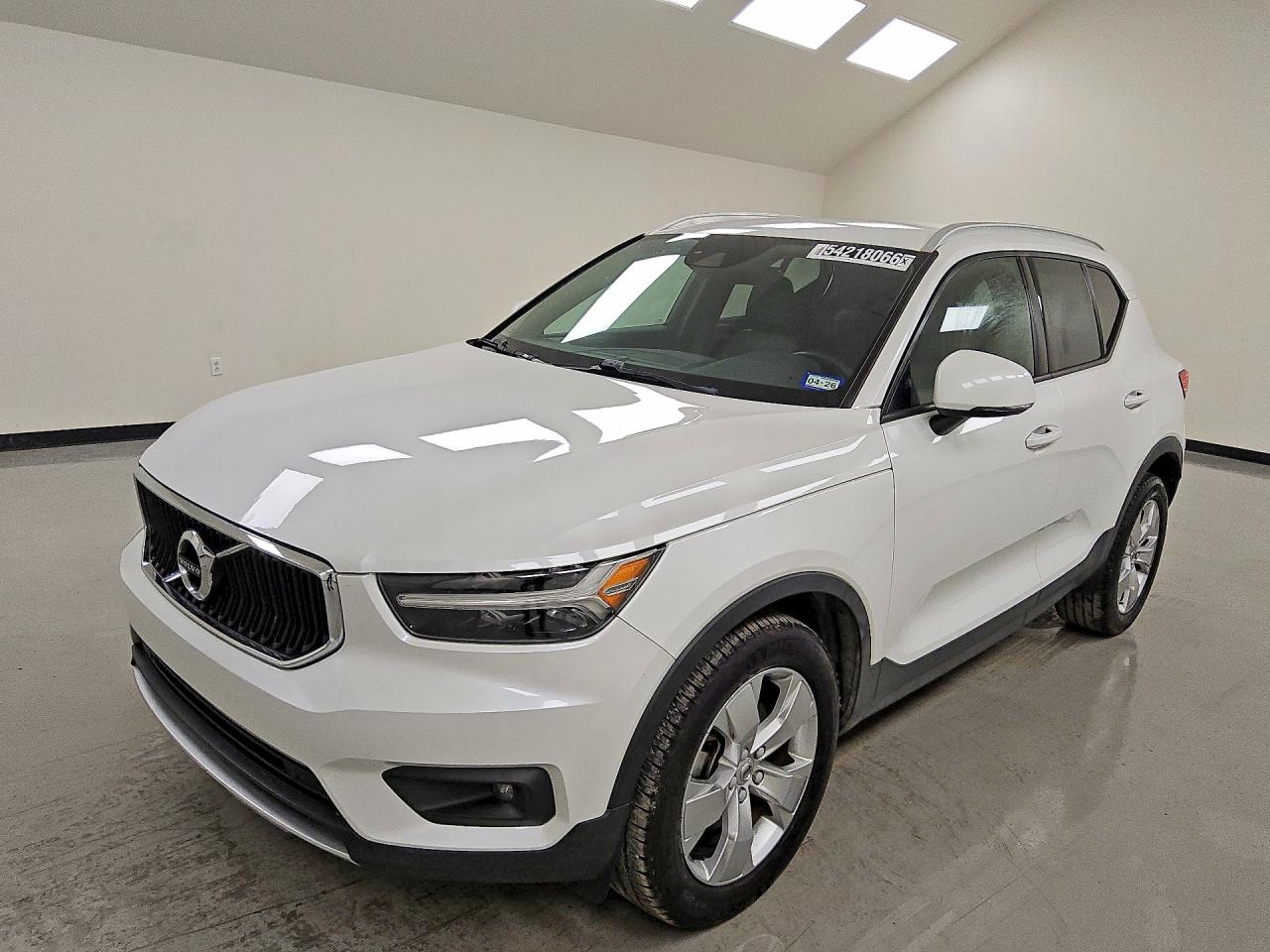 2021 VOLVO XC40 Momentum