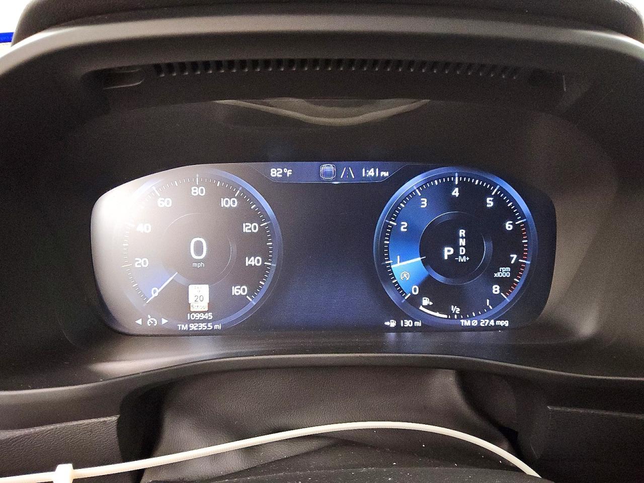2021 VOLVO XC40 Momentum