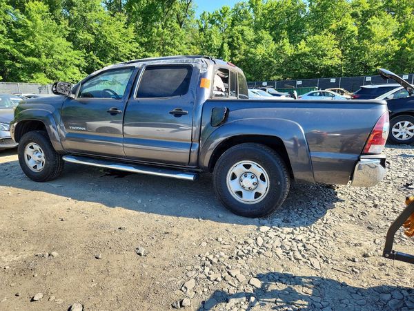 2015 TOYOTA TACOMA Delux Grade