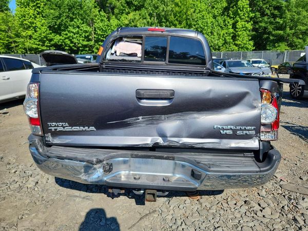 2015 TOYOTA TACOMA Delux Grade