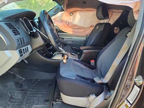 2015 TOYOTA TACOMA Delux Grade