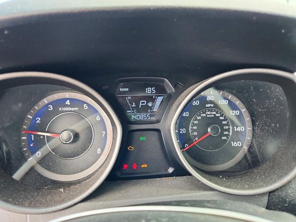 2014 HYUNDAI ELANTRA GLS (Middle)