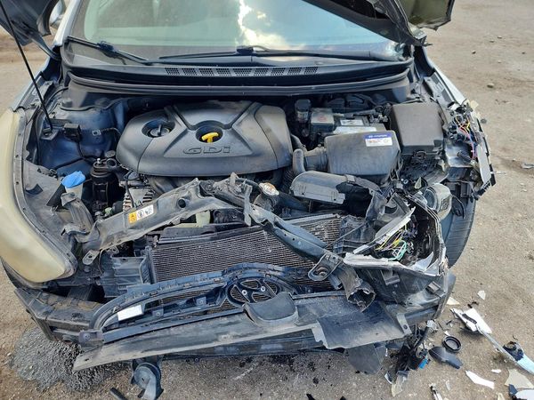 2014 HYUNDAI ELANTRA GLS (Middle)