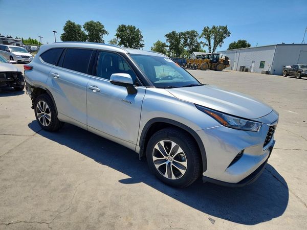2020 TOYOTA HIGHLANDER XLE Nav