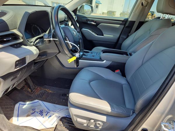 2020 TOYOTA HIGHLANDER XLE Nav