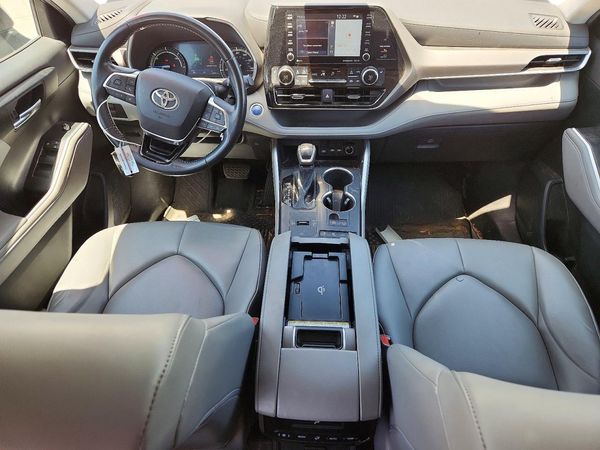 2020 TOYOTA HIGHLANDER XLE Nav
