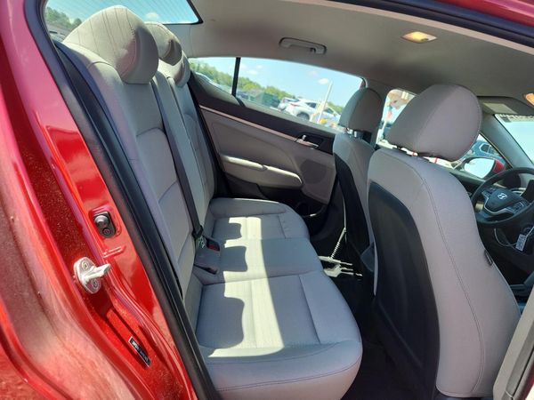 2017 HYUNDAI ELANTRA SE Base