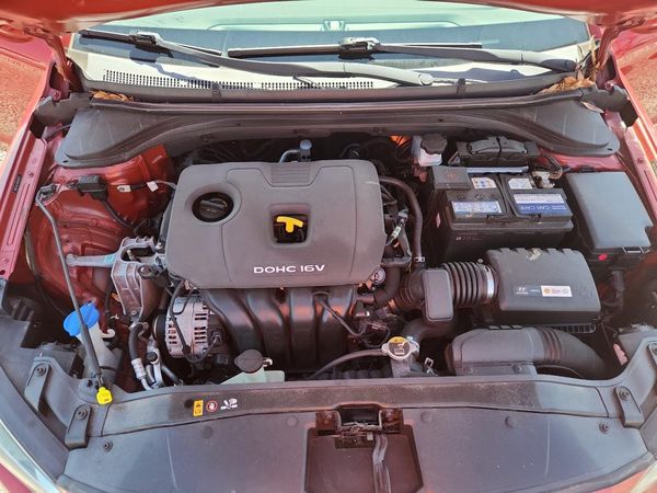 2017 HYUNDAI ELANTRA SE Base