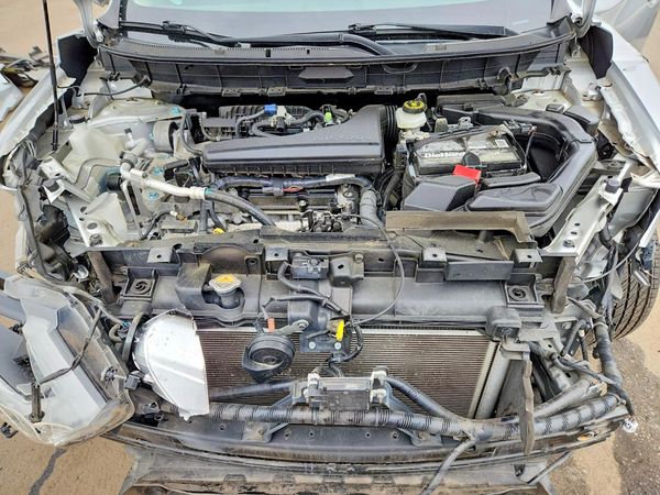 2018 NISSAN ROGUE — Engine bay