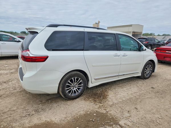 2020 TOYOTA SIENNA Q grade