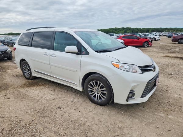 2020 TOYOTA SIENNA Q grade