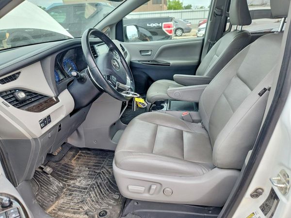 2020 TOYOTA SIENNA Q grade