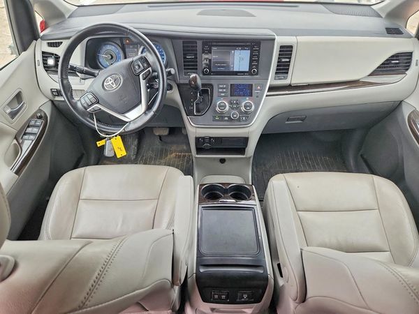 2020 TOYOTA SIENNA Q grade
