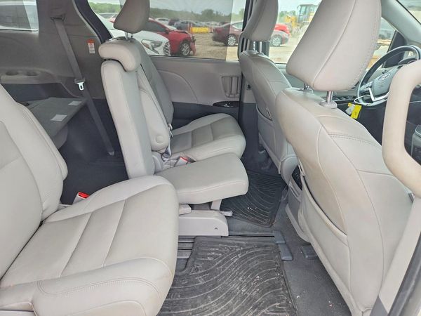 2020 TOYOTA SIENNA Q grade