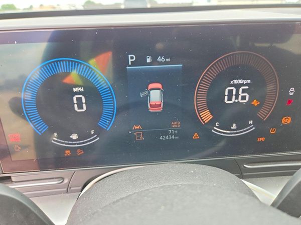 2024 HYUNDAI KONA SE