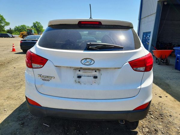 2015 HYUNDAI TUCSON GL (Middle-Low)