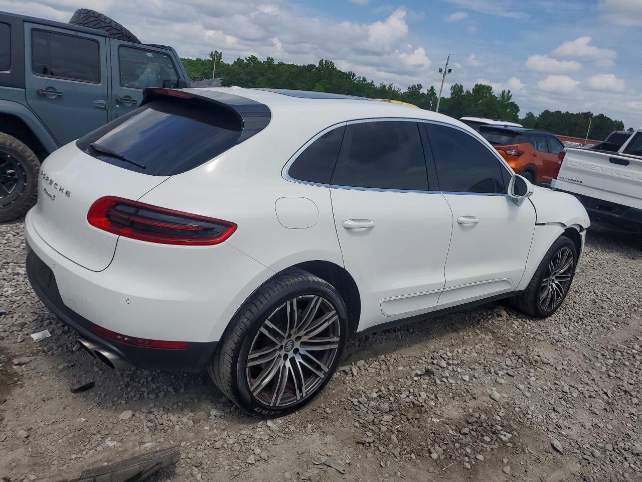 2017 PORSCHE MACAN