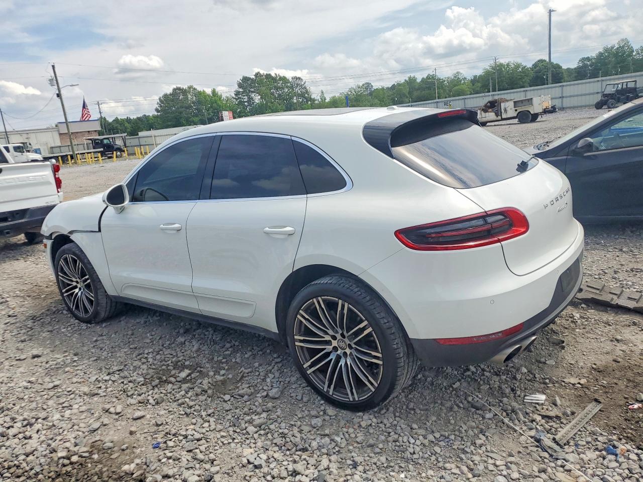 2017 PORSCHE MACAN