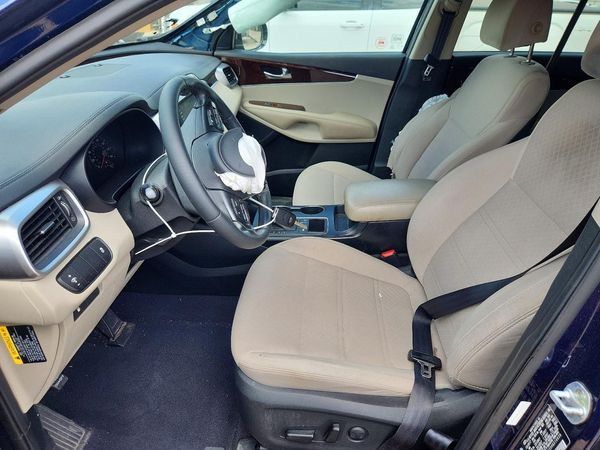 2017 KIA SORENTO L, LX
